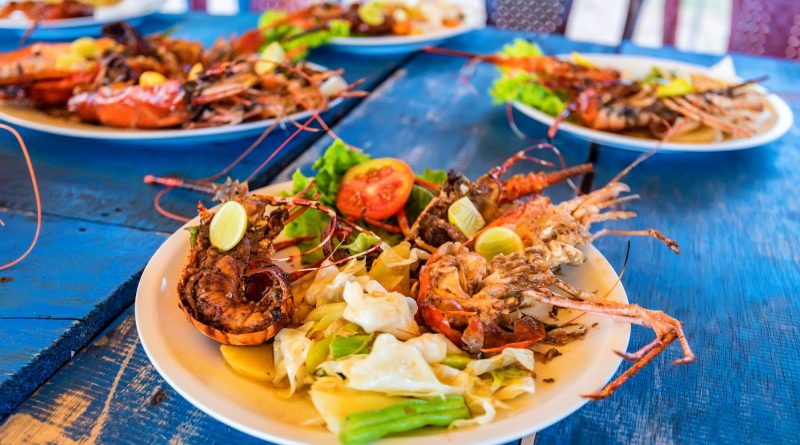 Tasty prepared lobsters and jumbo shrimps