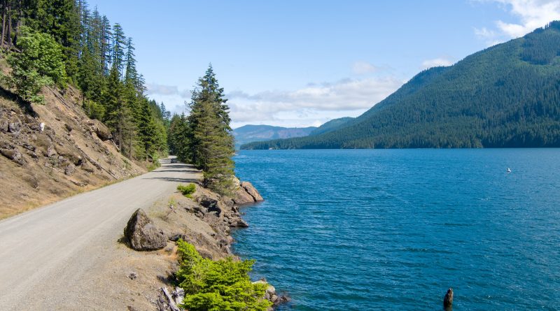 Lake Cushman and the Olympic Mountains of Washington State